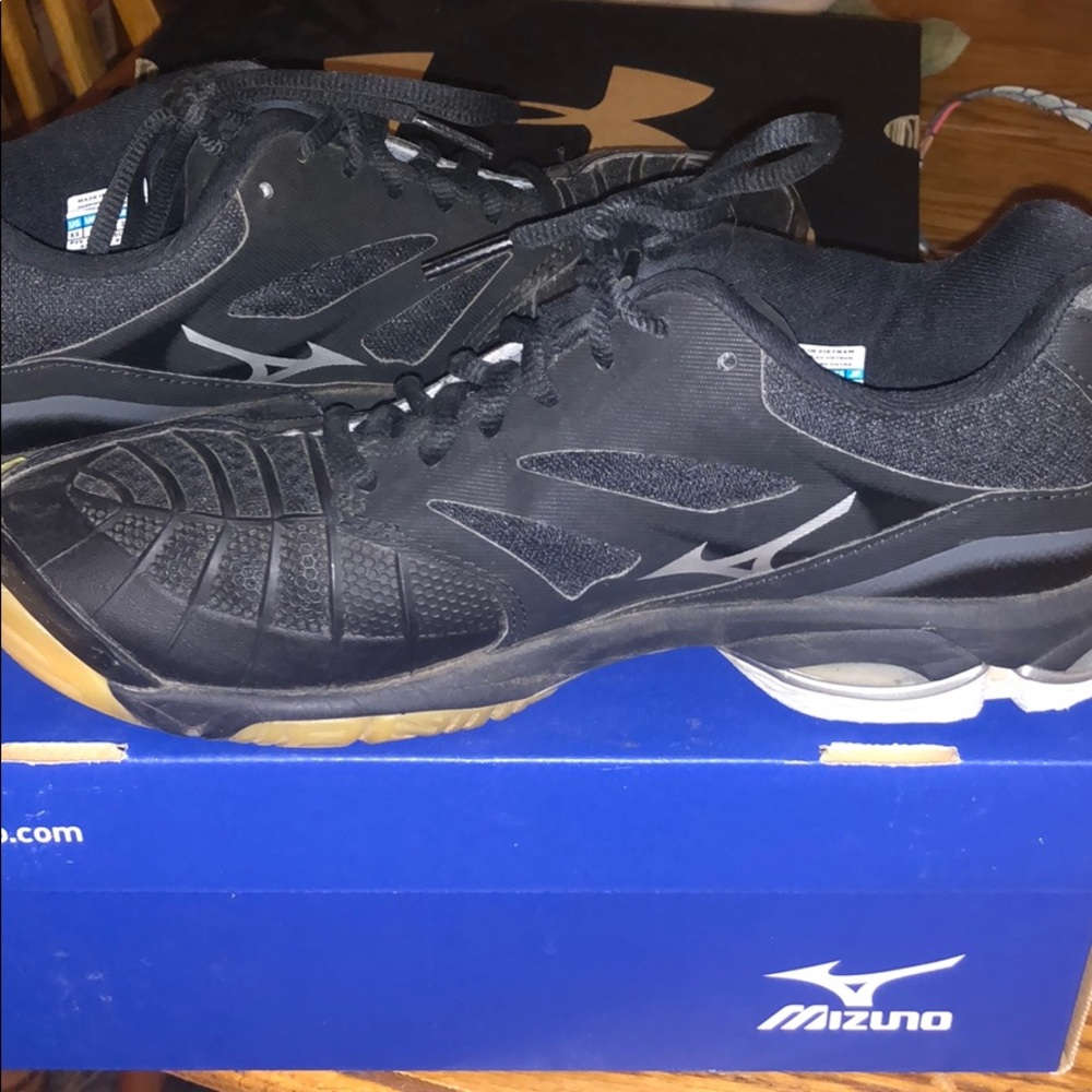 Mizuno volleyball shoes